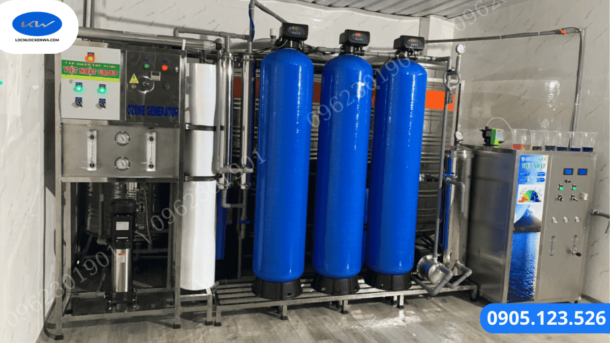 Khu chiết rót nước ion kiềm đóng bình trong dây chuyền sản xuất