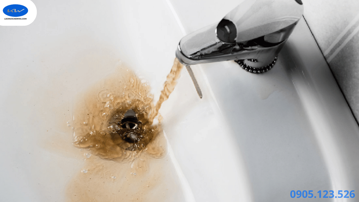 Dấu hiệu nước máy có mùi clo cặn và đóng vôi